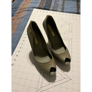 Women's Melissa Heels Size 8 Green